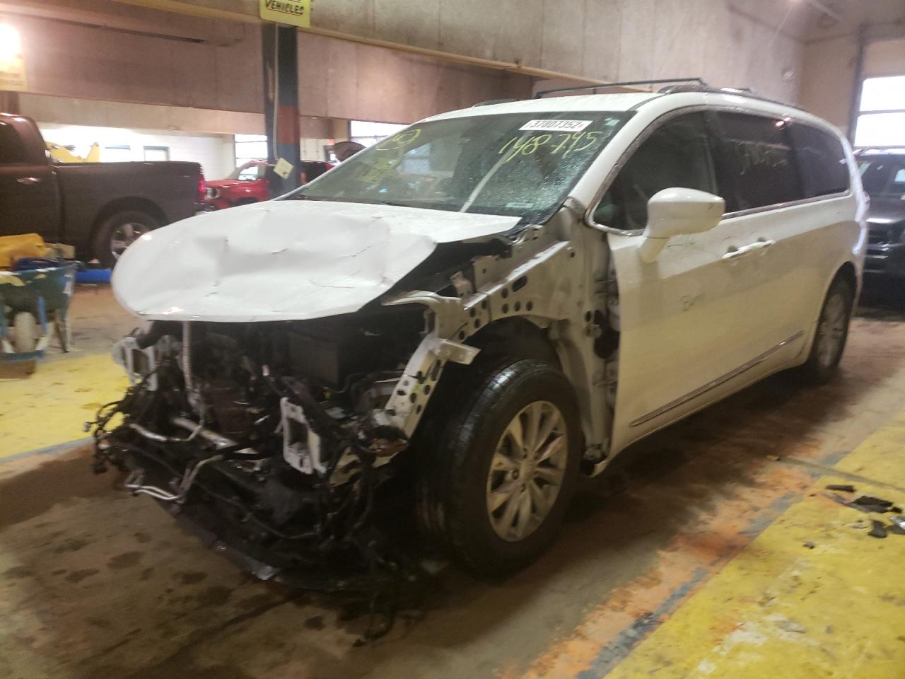 Photo 2 from auction – 2018 CHRYSLER PACIFICA T with VIN 2C4RC1BG1JR148745