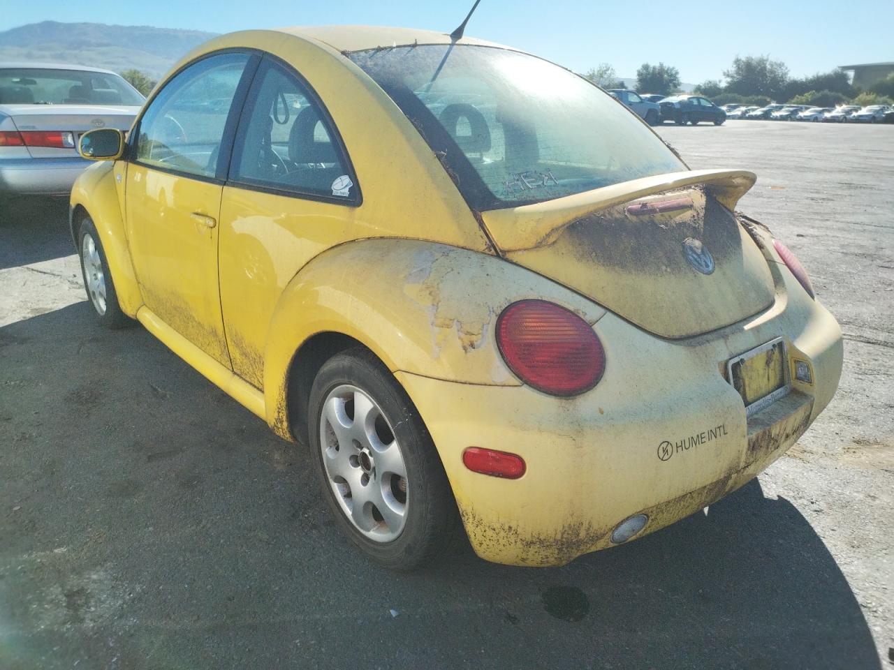Photo 3 from auction – 2002 VOLKSWAGEN NEW BEETLE with VIN 3VWCB21CX2M433270