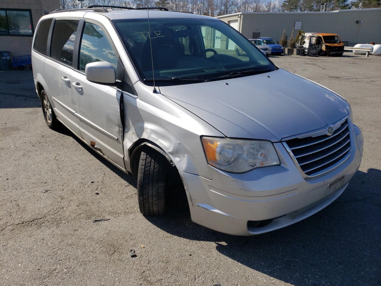 CHRYSLER TOWN & COU 2010 with VIN 2A4RR5D10AR112909 - Photo from auction