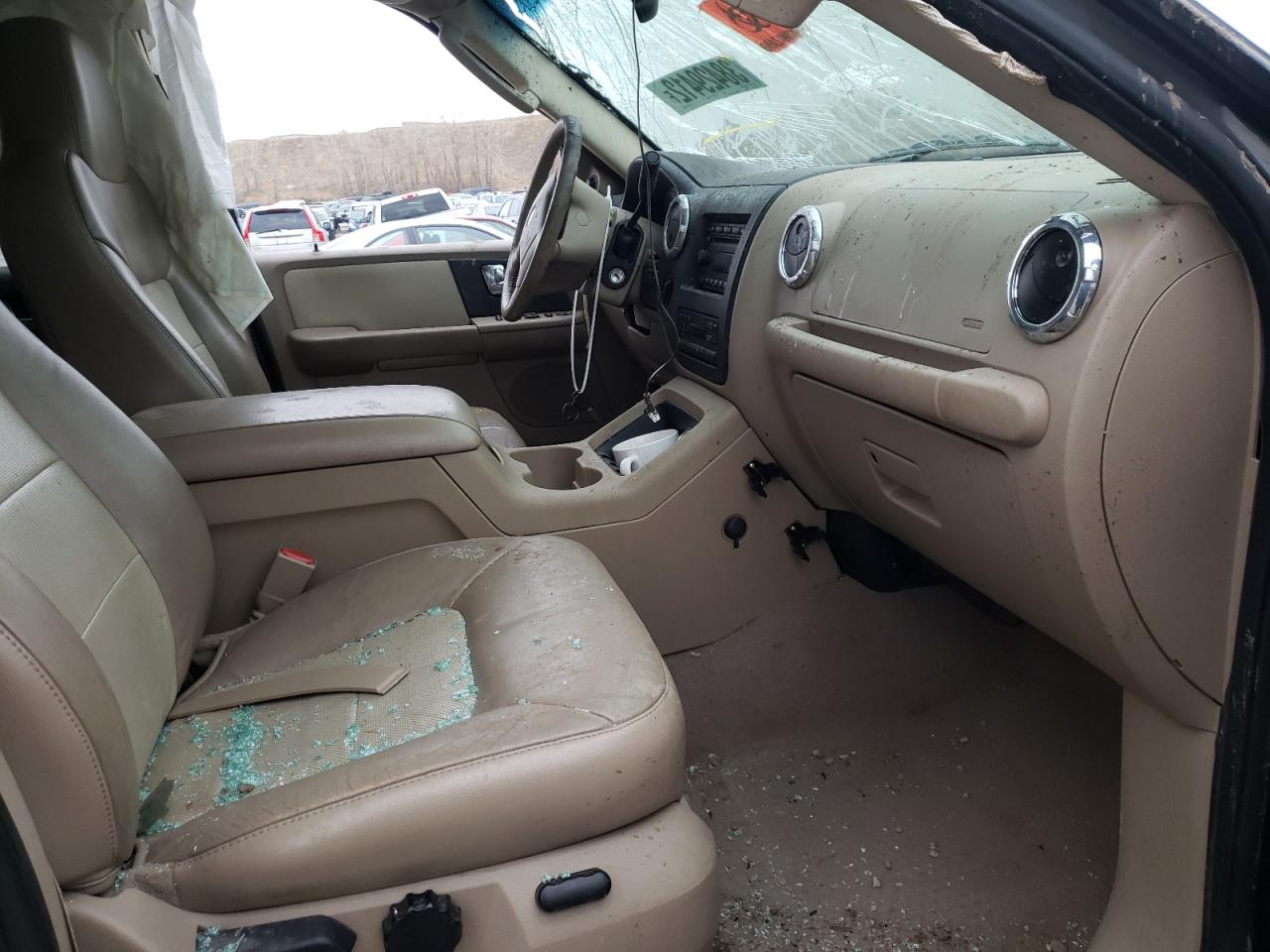 Photo 5 from auction – 2005 FORD EXPEDITION with VIN 1FMFU18575LA61092