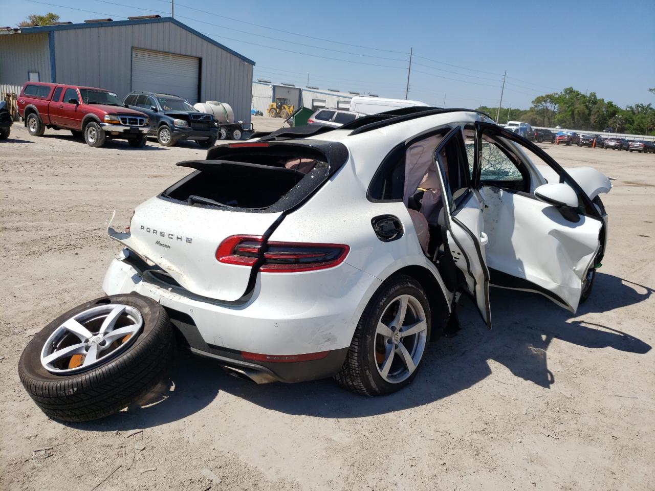 Photo 4 from auction – 2017 PORSCHE MACAN with VIN WP1AA2A51HLB01578