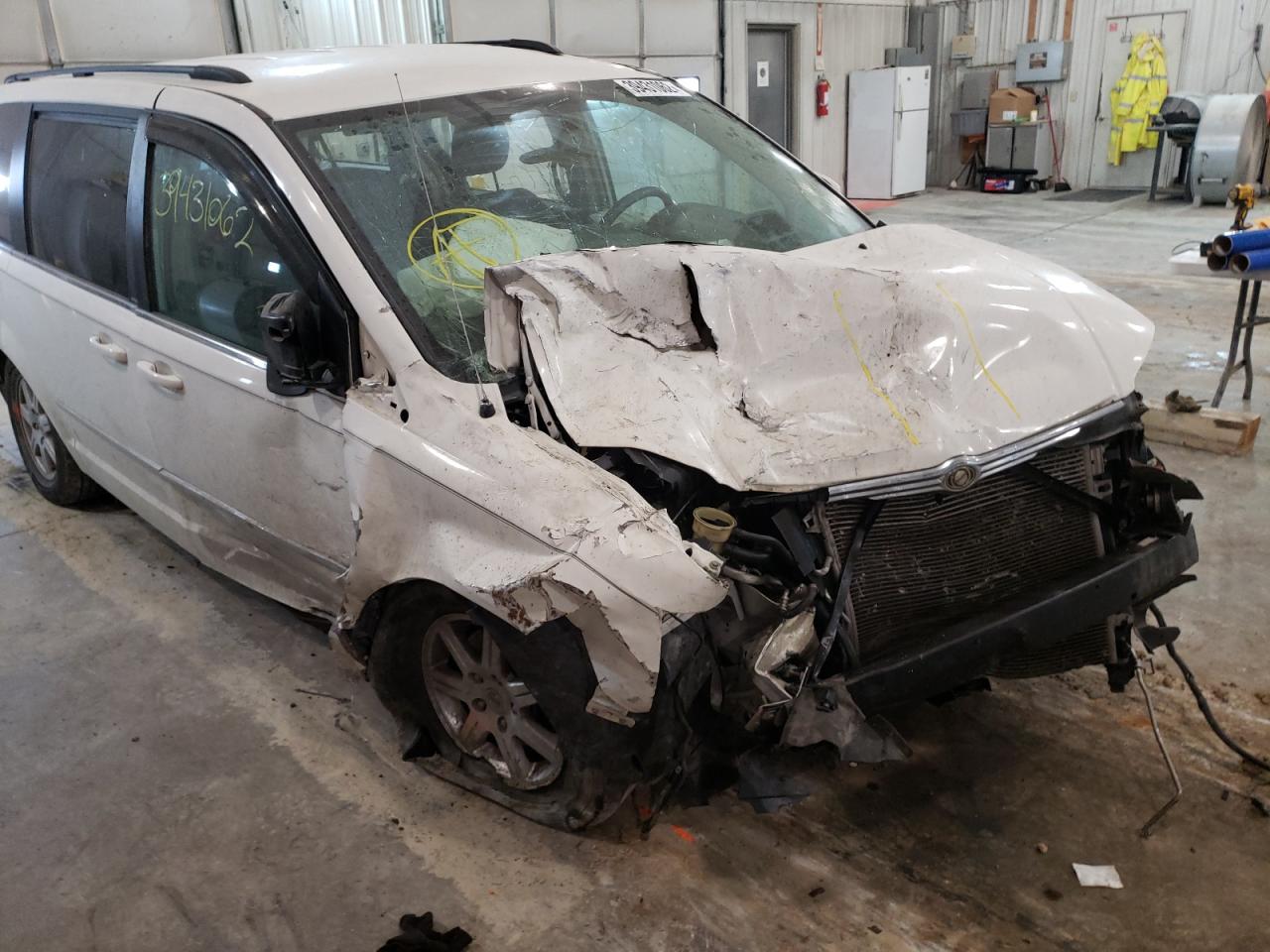 Photo 9 from auction – 2010 CHRYSLER TOWN & COU with VIN 2A4RR5D1XAR213522
