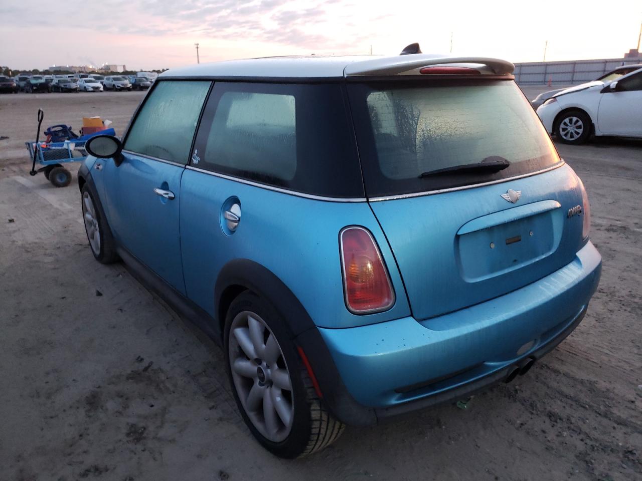 Photo 3 from auction – 2004 MINI COOPER S with VIN WMWRE33414TD84674
