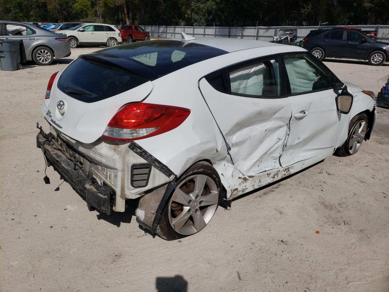 Photo 4 from auction – 2015 HYUNDAI VELOSTER with VIN KMHTC6AD7FU223755