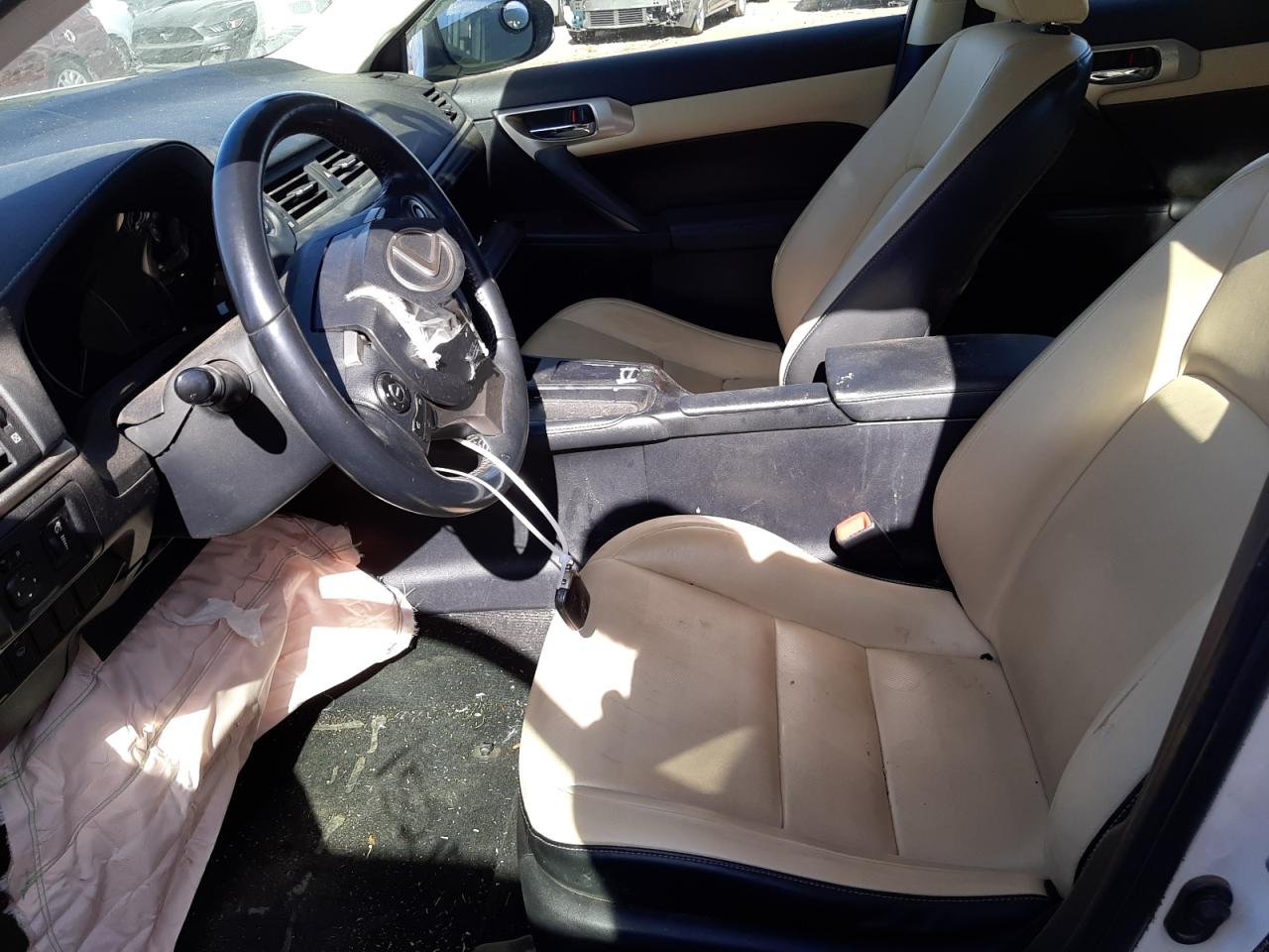 Photo 5 from auction – 2014 LEXUS CT 200 with VIN JTHKD5BH6E2176073