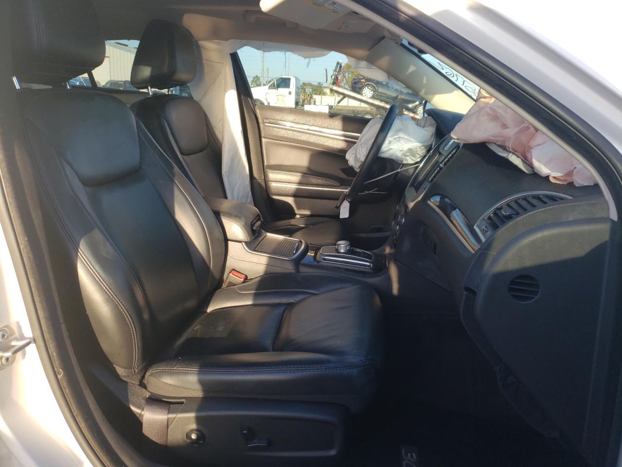 Photo 5 from auction – 2017 CHRYSLER 300 LIMITE with VIN 2C3CCAAG1HH646889