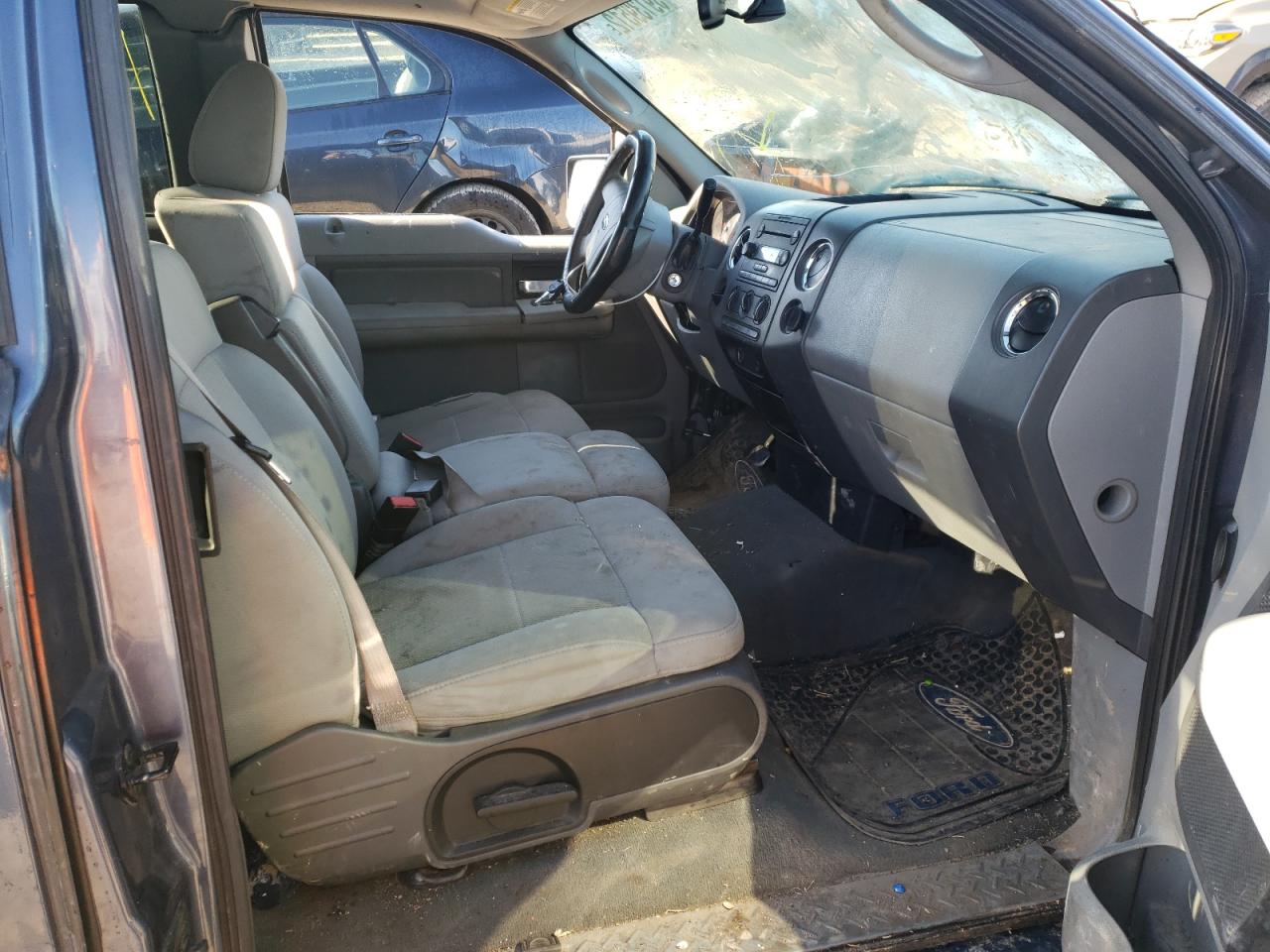 Photo 5 from auction – 2006 FORD F150 with VIN 1FTRX12W46KB84723
