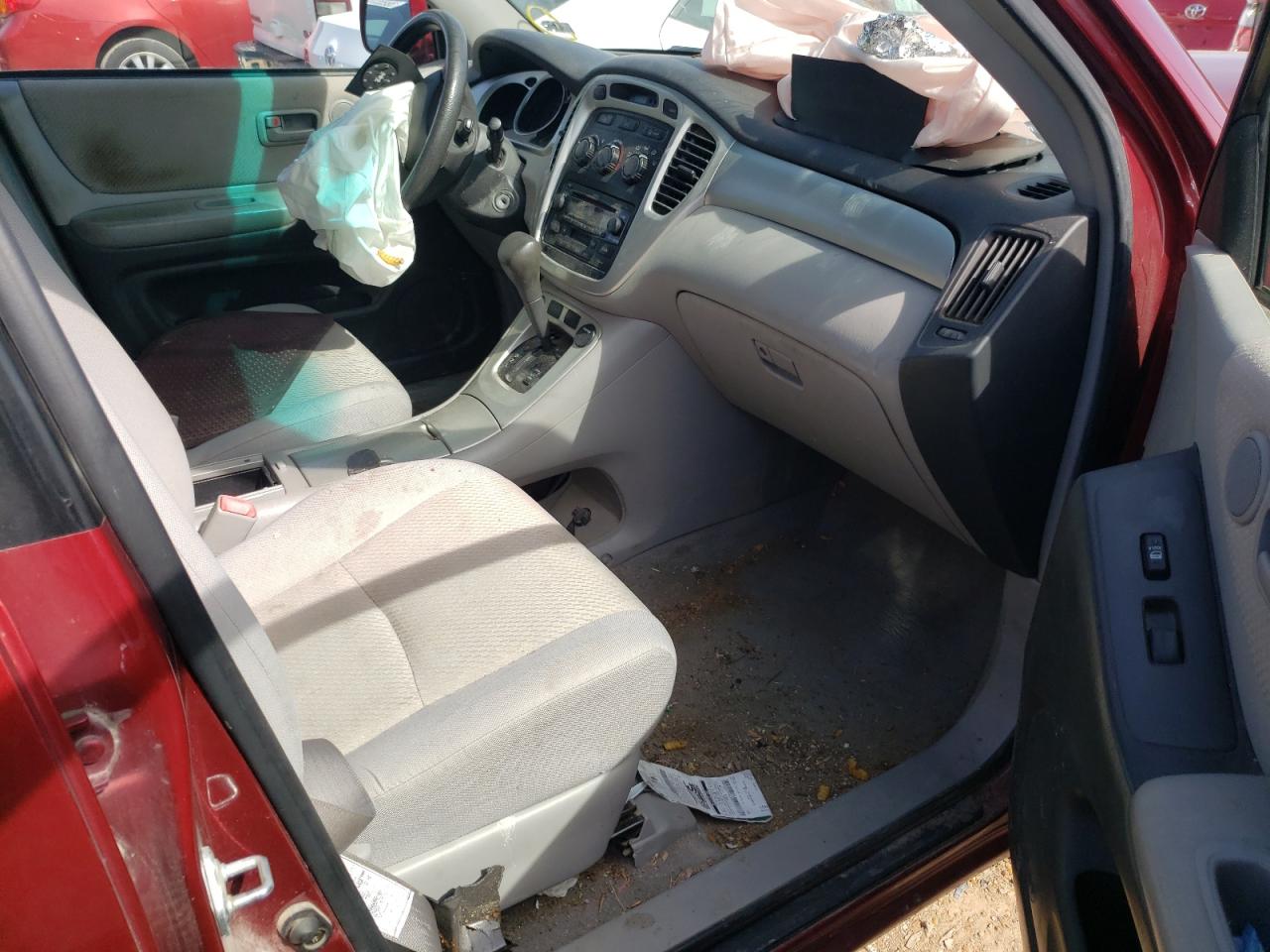 Photo 5 from auction – 2005 TOYOTA HIGHLANDER with VIN JTEGD21A850116426