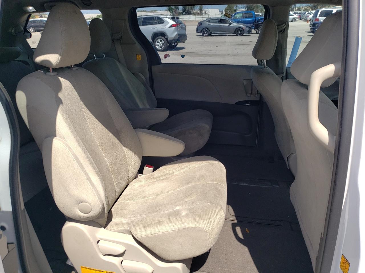 Фото 6 с аукциона – 2012 TOYOTA SIENNA BAS с VIN 5TDKA3DC1CS011926