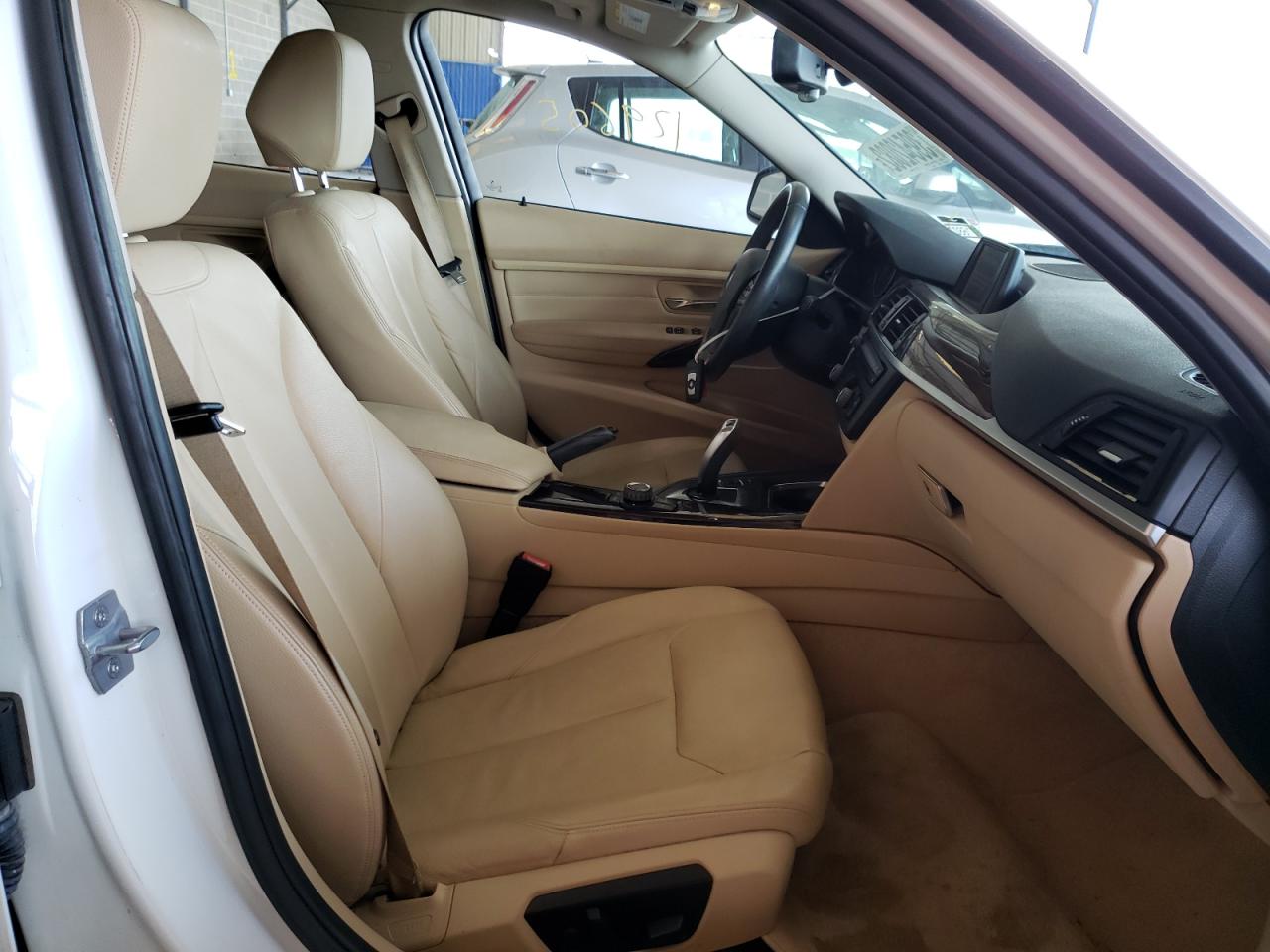 Photo 5 from auction – 2014 BMW 320 I with VIN WBA3B1C52EP679320