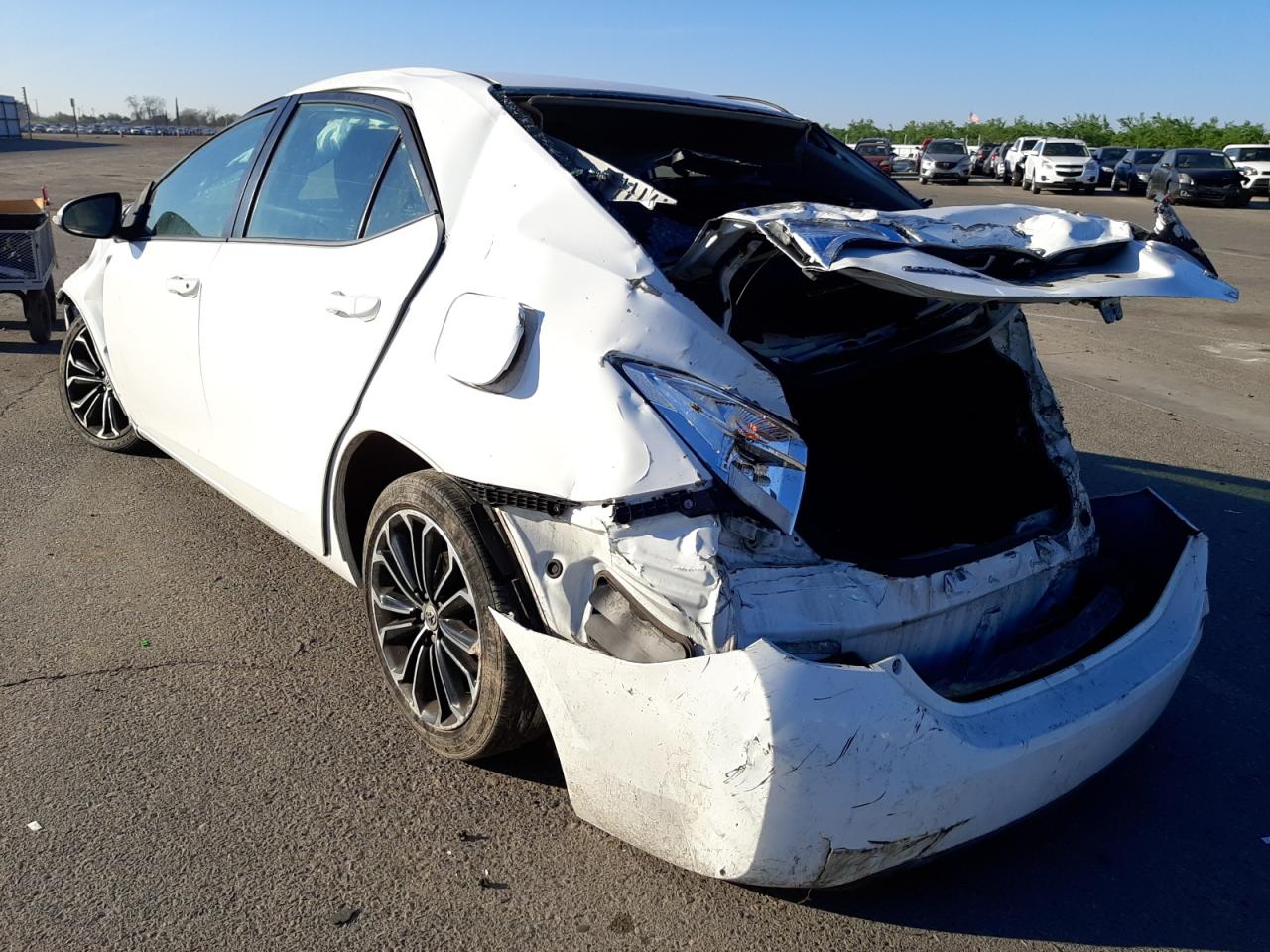 Photo 3 from auction – 2015 TOYOTA COROLLA L with VIN 5YFBURHE2FP292153