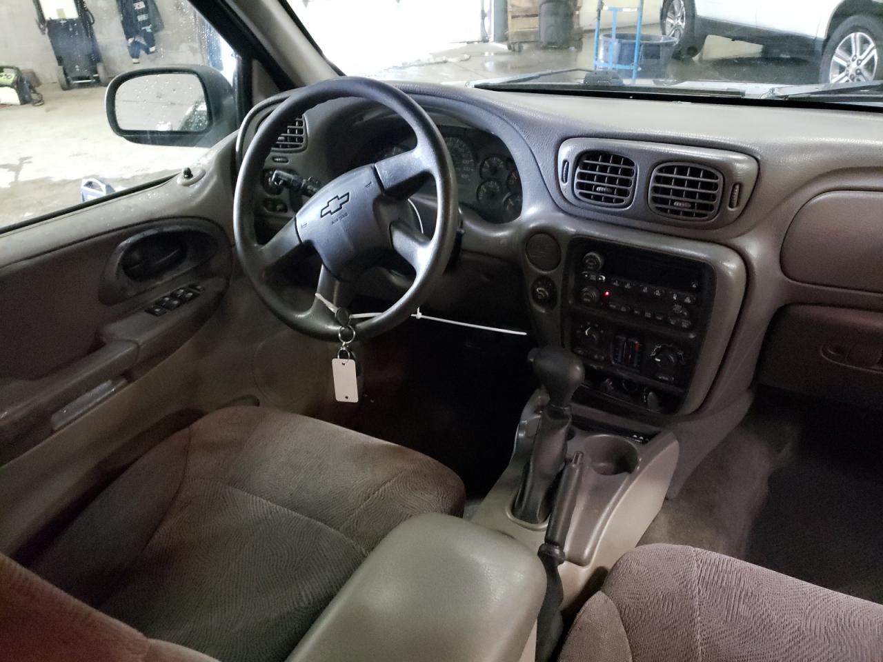 Photo 9 from auction – 2004 CHEVROLET TRAILBLAZE with VIN 1GNDS13S542372787