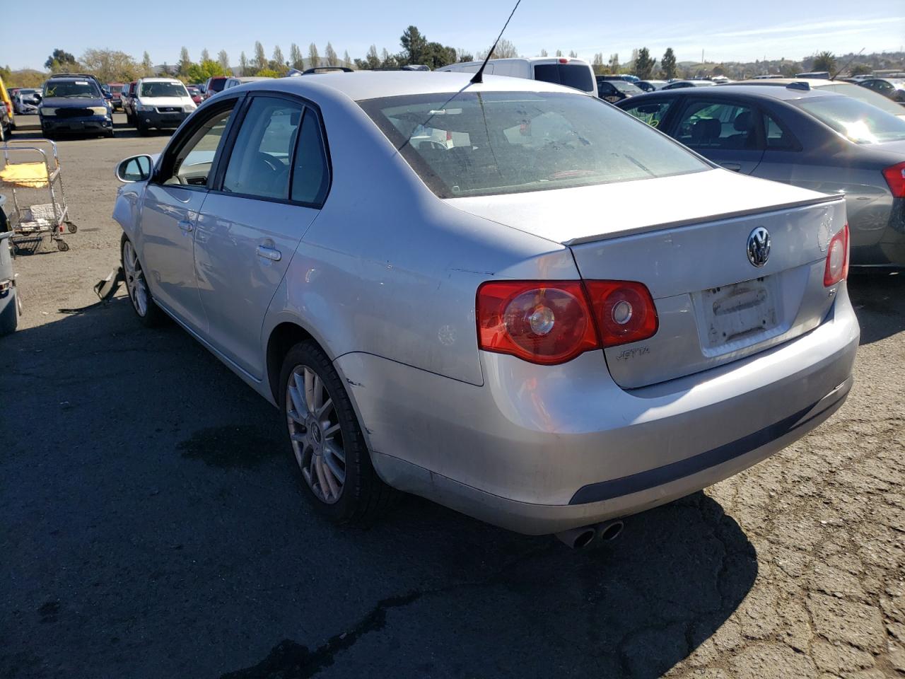 Photo 3 from auction – 2007 VOLKSWAGEN JETTA WOLF with VIN 3VWEG71K67M162875