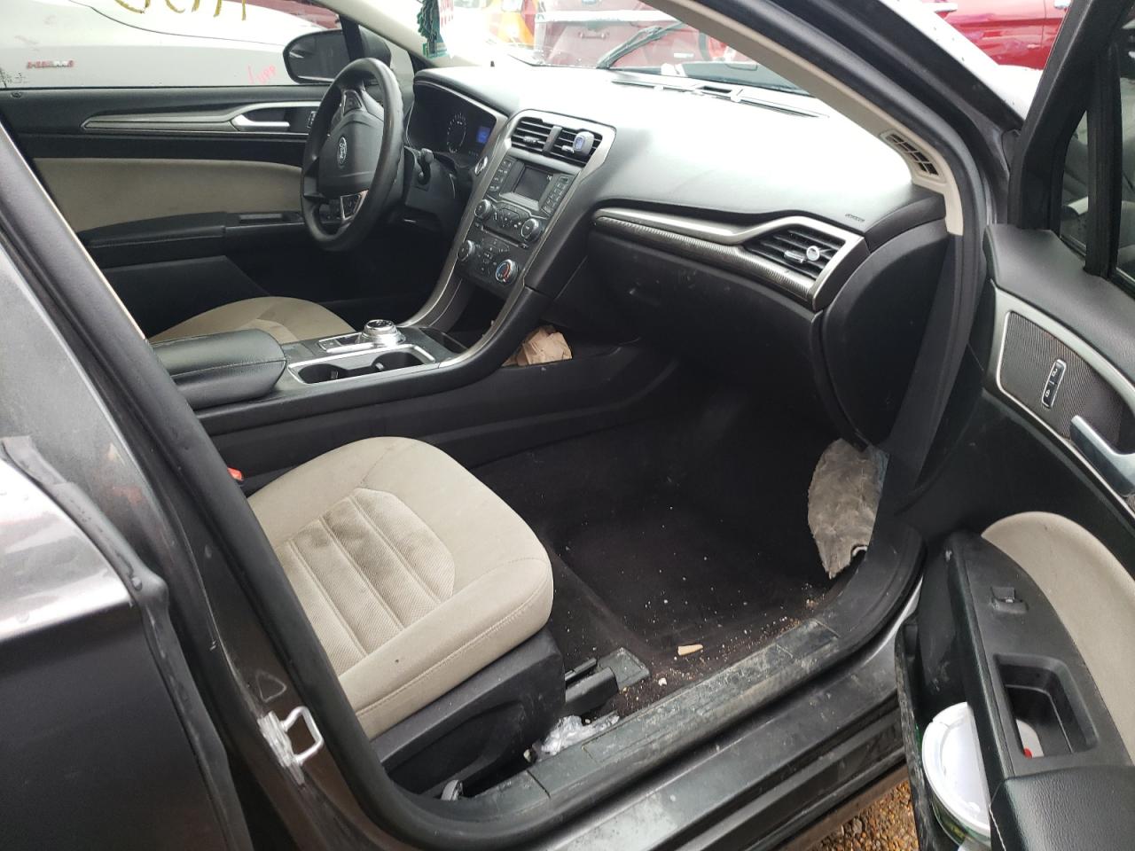 Photo 5 from auction – 2017 FORD FUSION S with VIN 3FA6P0G78HR228810