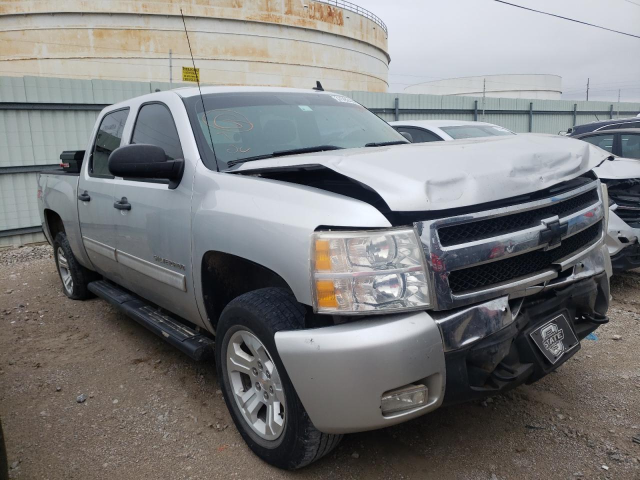 CHEVROLET silverado 2011 with VIN 3GCPKSE34BG399081 - Photo from auction