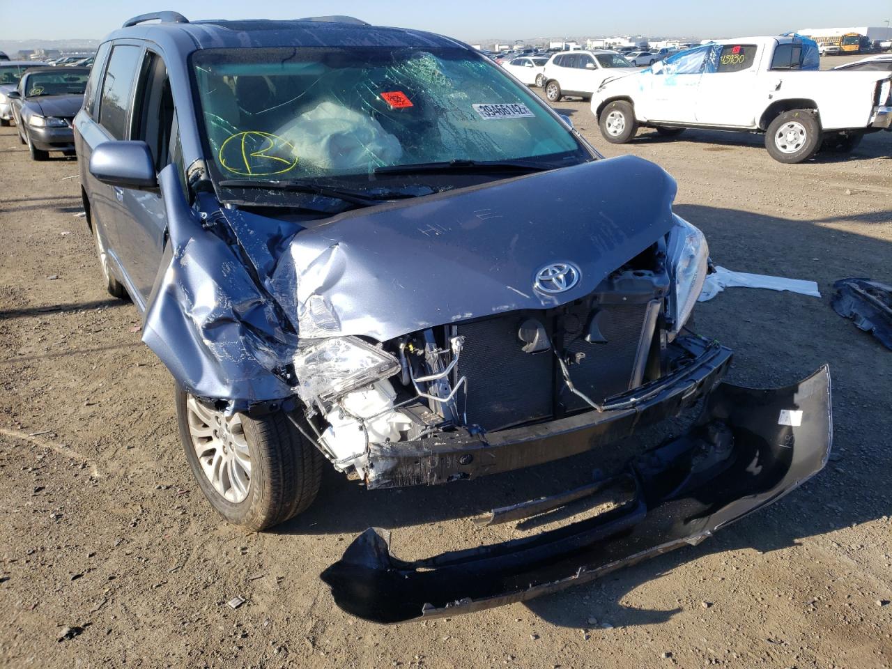 Photo 9 from auction – 2017 TOYOTA SIENNA XLE with VIN 5TDYZ3DC9HS808466