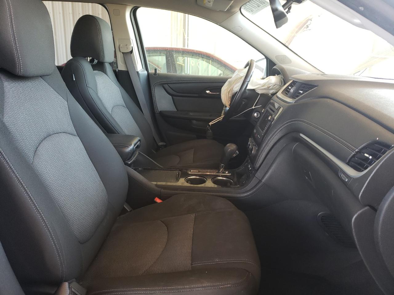 Photo 5 from auction – 2015 CHEVROLET TRAVERSE L with VIN 1GNKRHKD6FJ263407