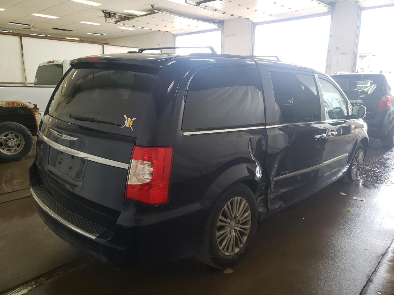 Photo 4 from auction – 2014 CHRYSLER TOWN & COU with VIN 2C4RC1CG9ER425906