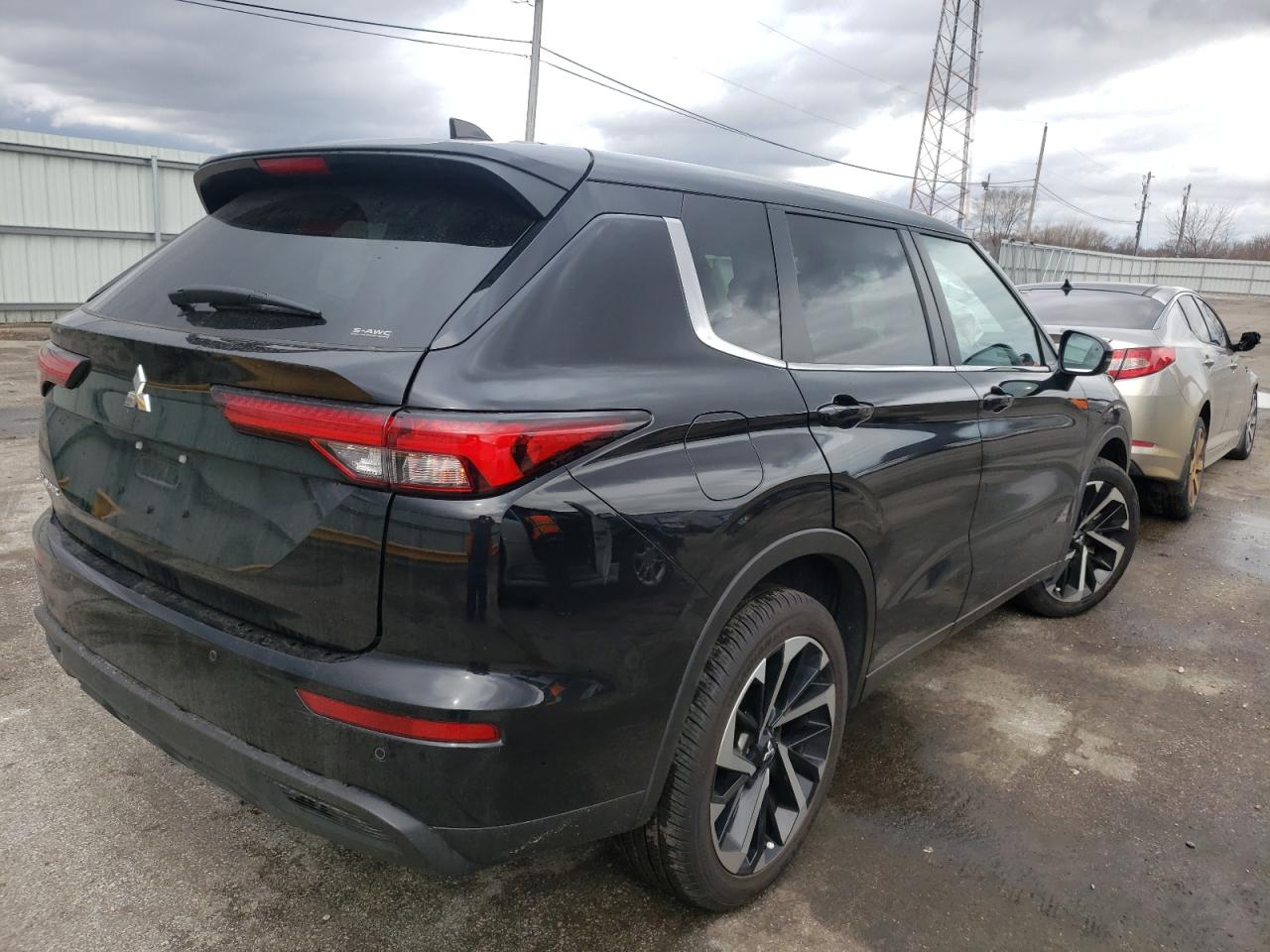 Photo 4 from auction – 2022 MITSUBISHI OUTLANDER with VIN JA4J4TA83NZ018780