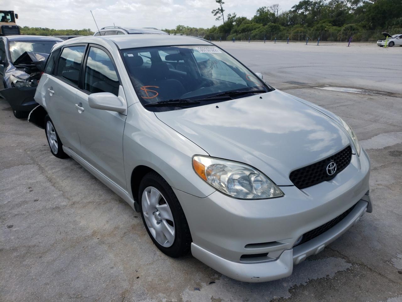 TOYOTA COROLLA MA 2003 z numerem VIN 2T1KR32E33C022884 - Zdjęcie z aukcji