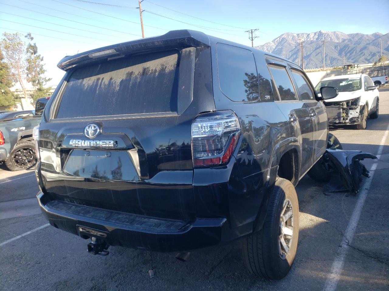 Photo 4 from auction – 2018 TOYOTA 4RUNNER SR with VIN JTEBU5JR8J5590746