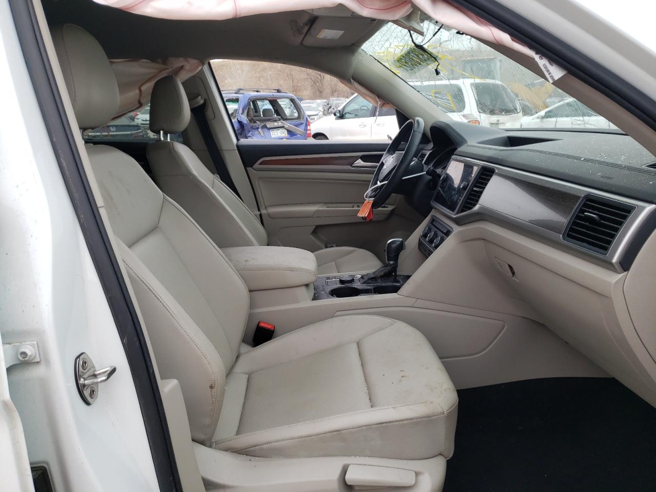 Photo 5 from auction – 2018 VOLKSWAGEN ATLAS SE with VIN 1V2PR2CA1JC575310