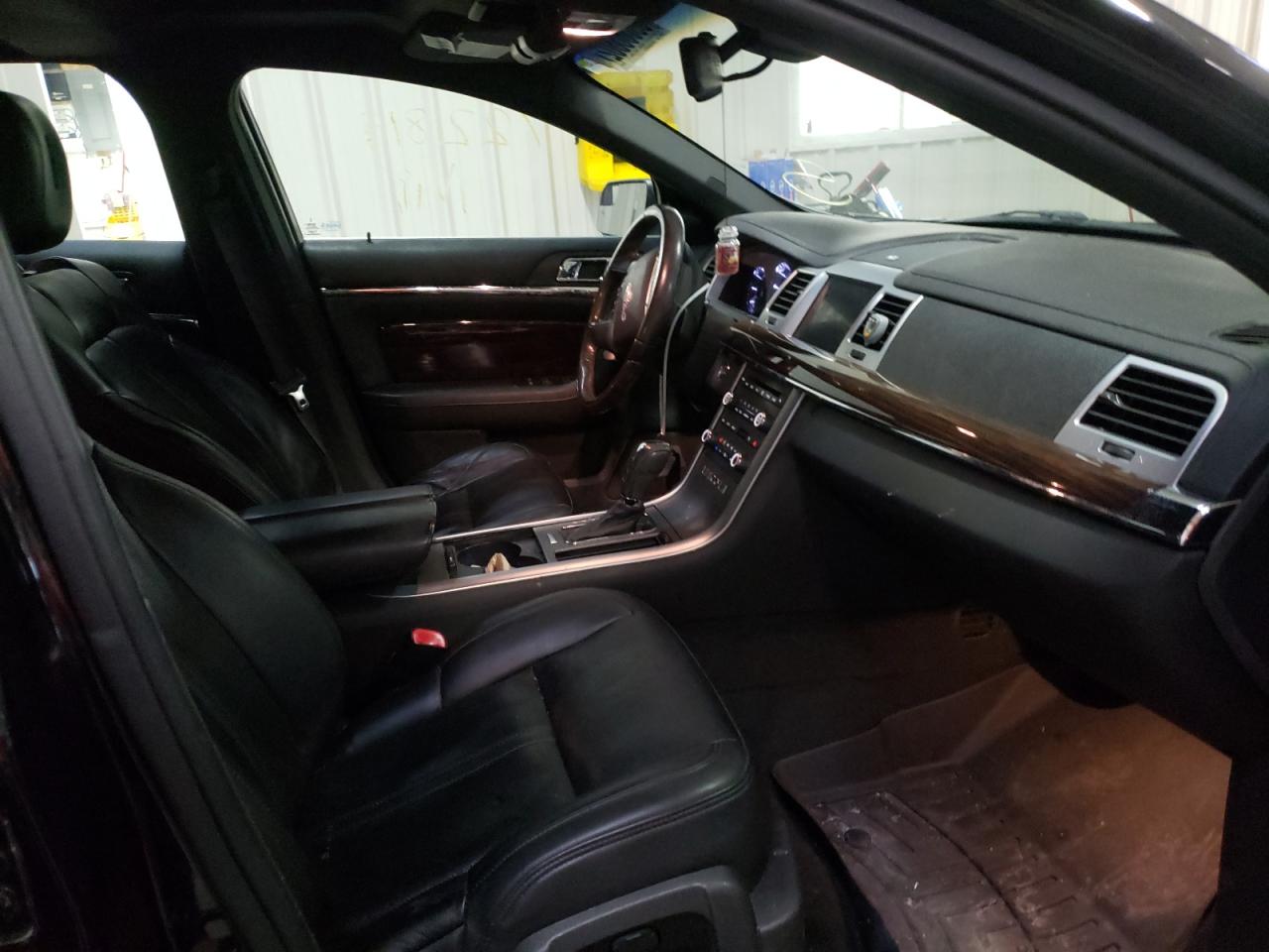 Photo 5 from auction – 2011 LINCOLN MKS with VIN 1LNHL9ER3BG602385