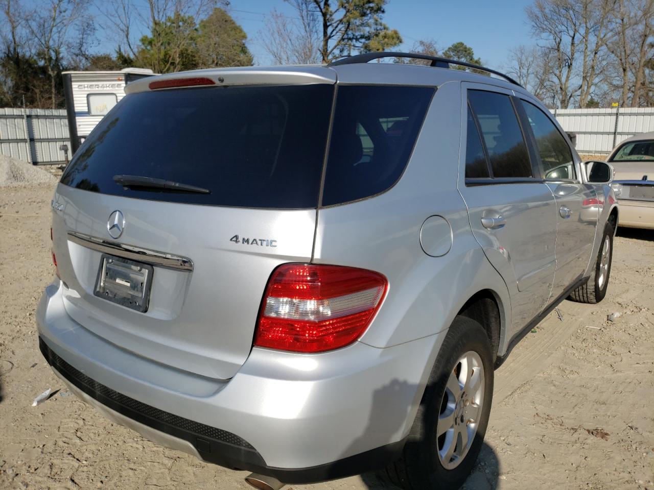 Photo 4 from auction – 2007 MERCEDES-BENZ ML 350 with VIN 4JGBB86E67A211658