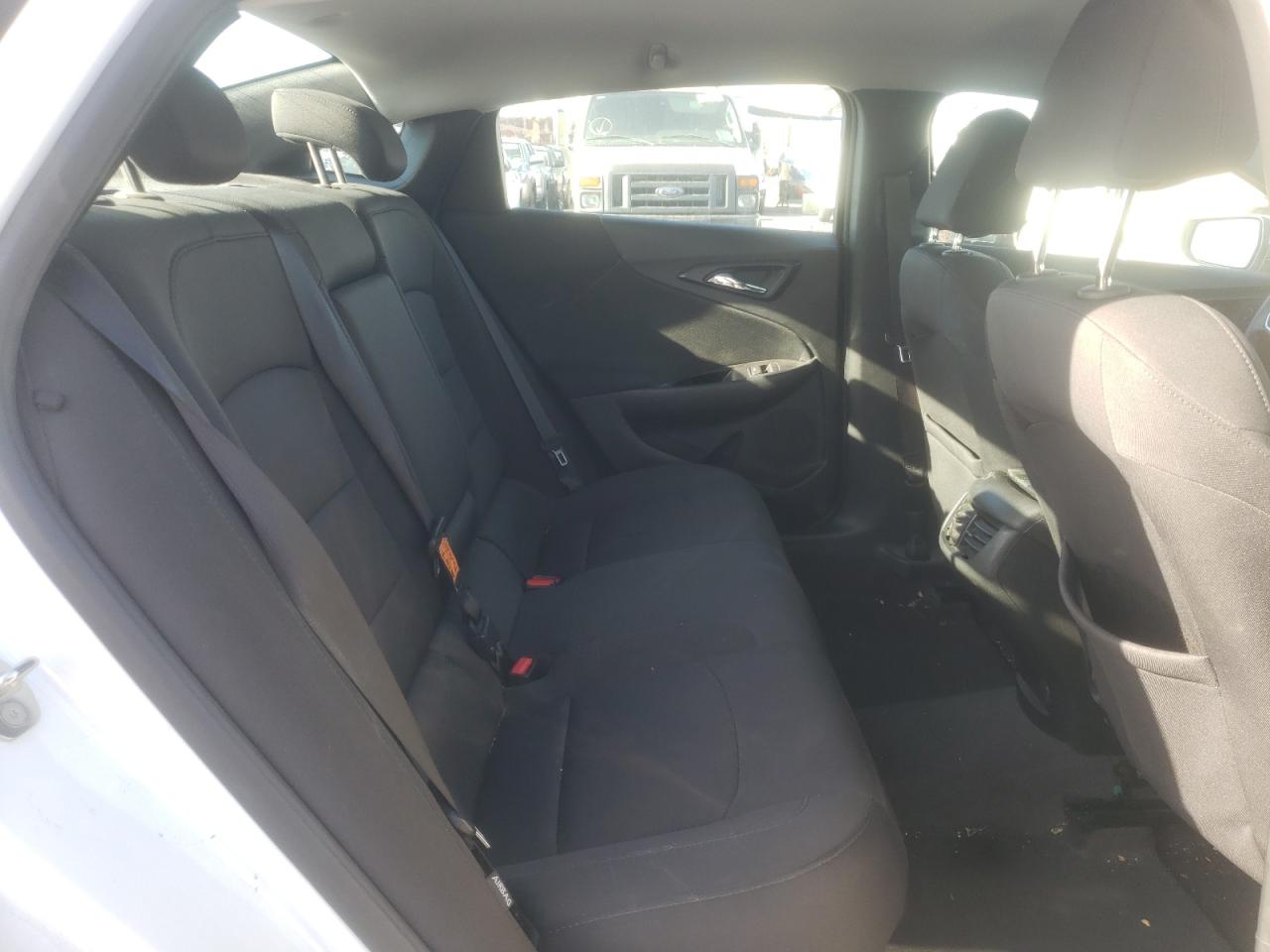 Photo 6 from auction – 2018 CHEVROLET MALIBU LT with VIN 1G1ZD5STXJF136708