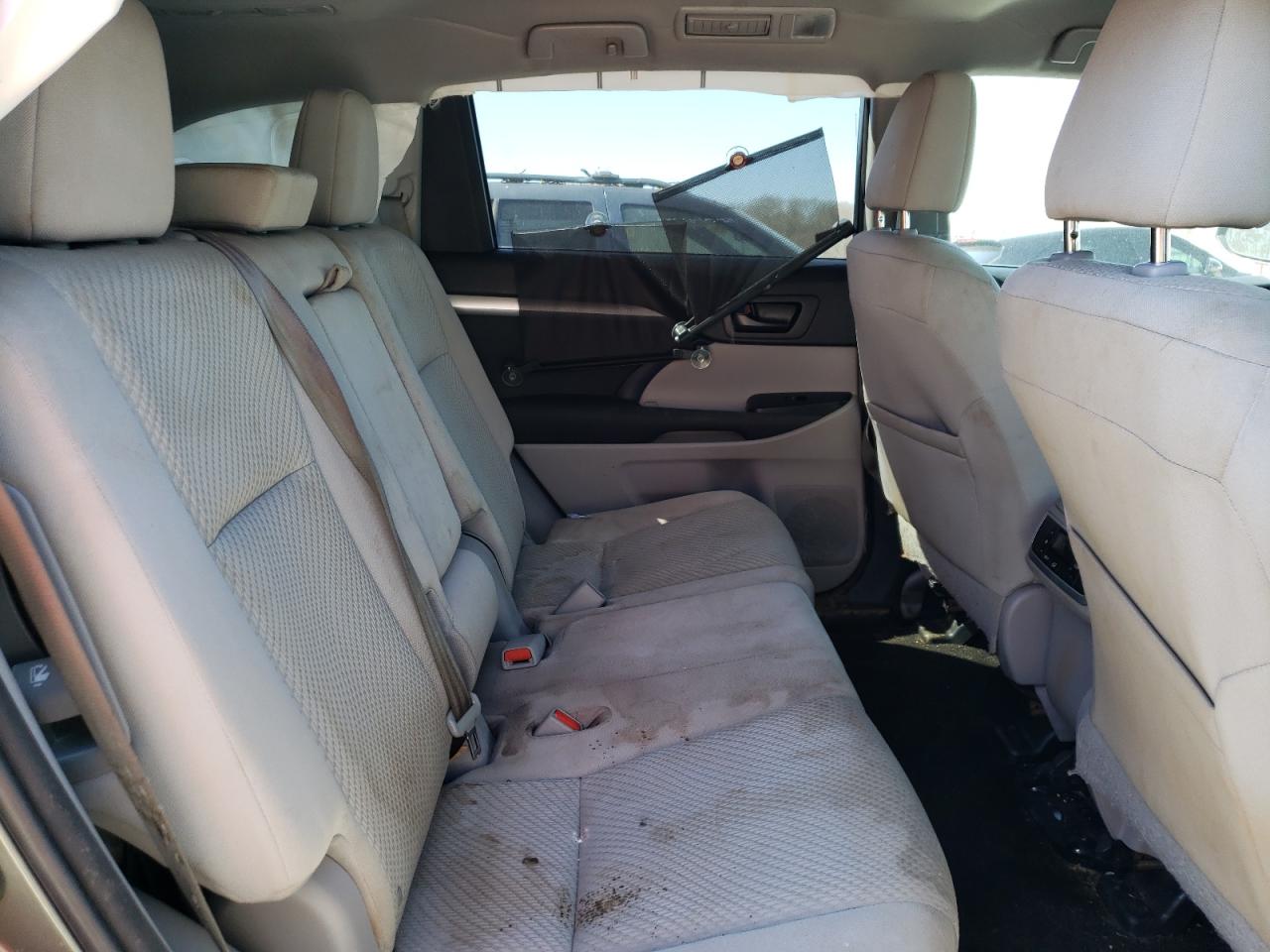 Photo 6 from auction – 2015 TOYOTA HIGHLANDER with VIN 5TDBKRFH6FS097358