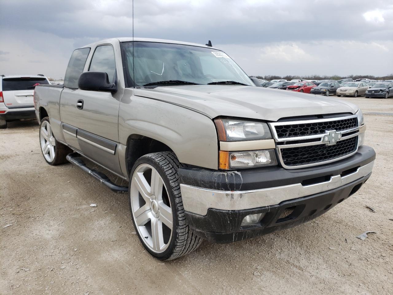 CHEVROLET SILVERADO 2003 with VIN 2GCEK19T931106300 - Photo from auction