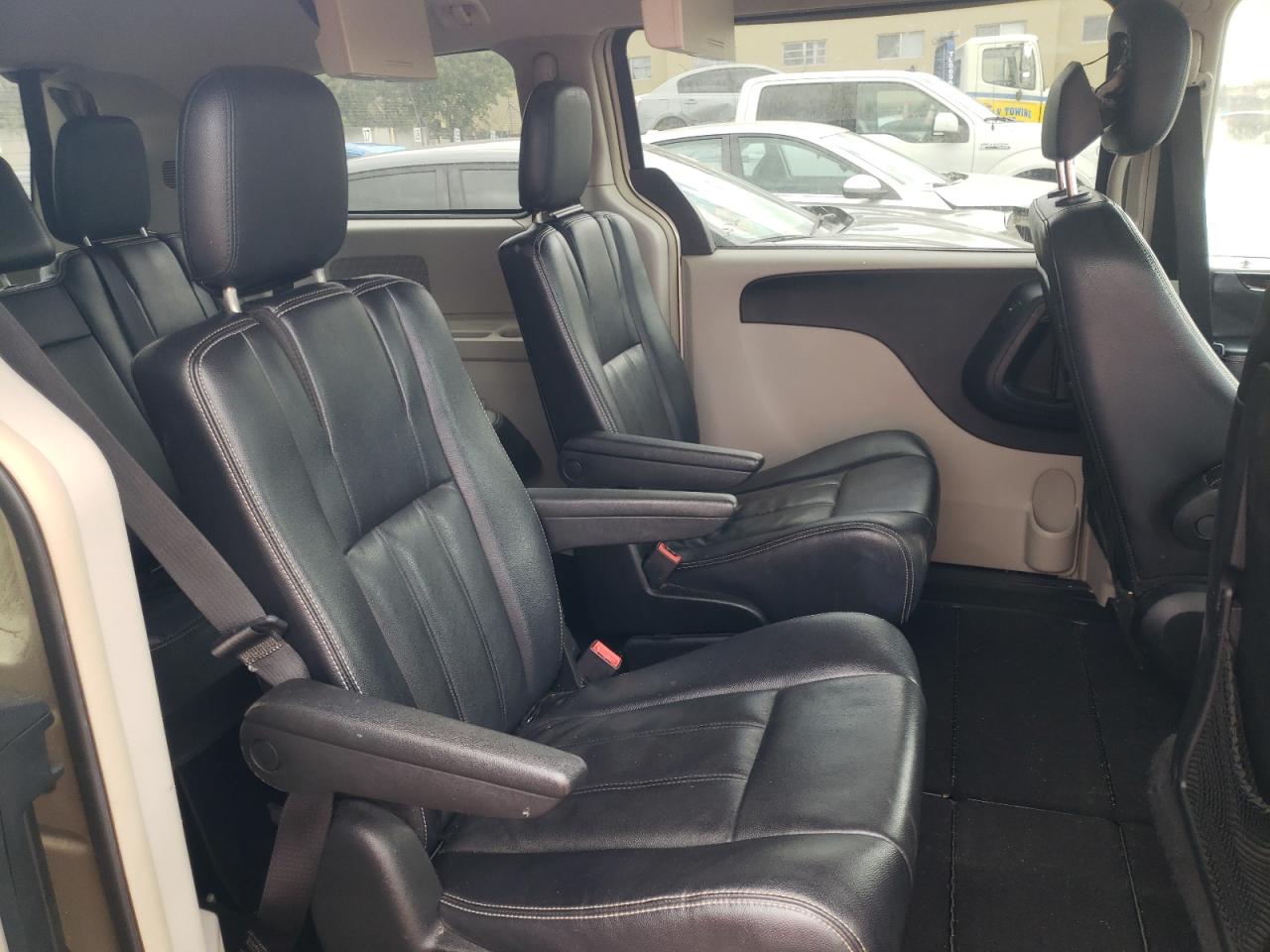 Photo 6 from auction – 2013 CHRYSLER TOWN & COU with VIN 2C4RC1BG6DR776207