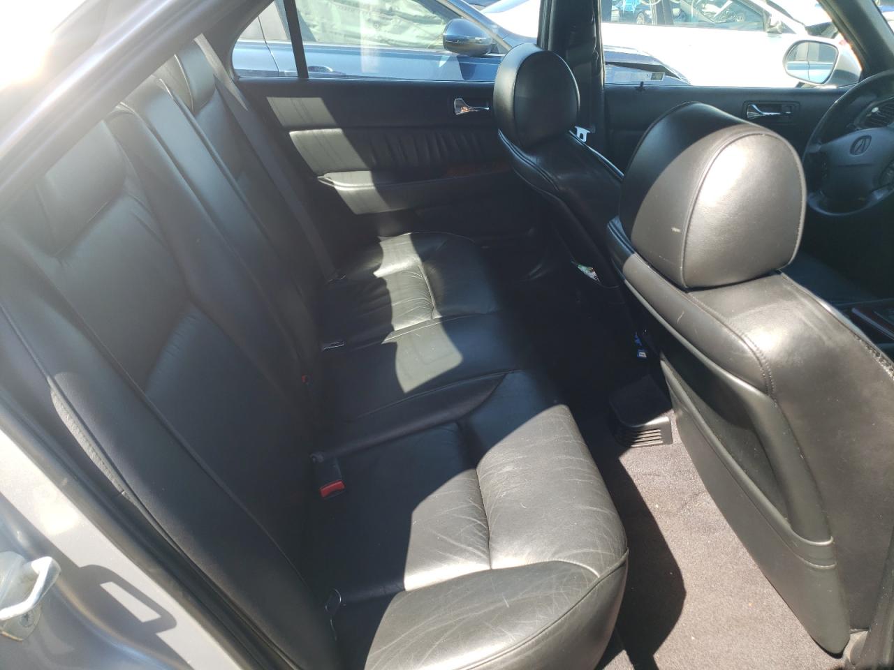 Photo 6 from auction – 2002 ACURA 3.5RL with VIN JH4KA96512C010601