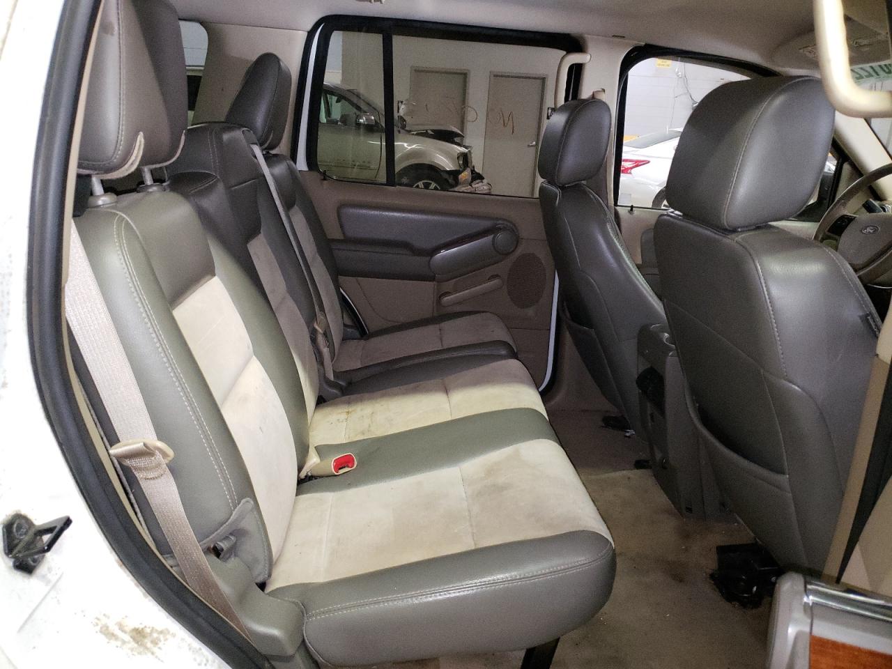 Photo 6 from auction – 2007 FORD EXPLORER with VIN 1FMEU74E77UA52846