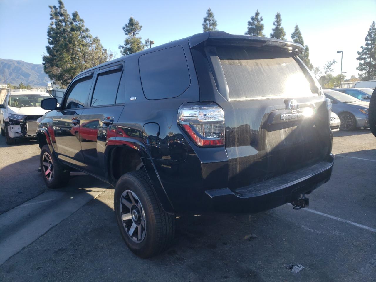 Photo 3 from auction – 2018 TOYOTA 4RUNNER SR with VIN JTEBU5JR8J5590746