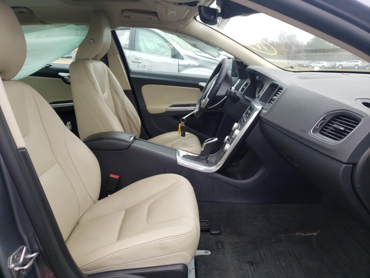 Photo 5 from auction – 2017 VOLVO S60 PREMIE with VIN LYV402HK2HB143419