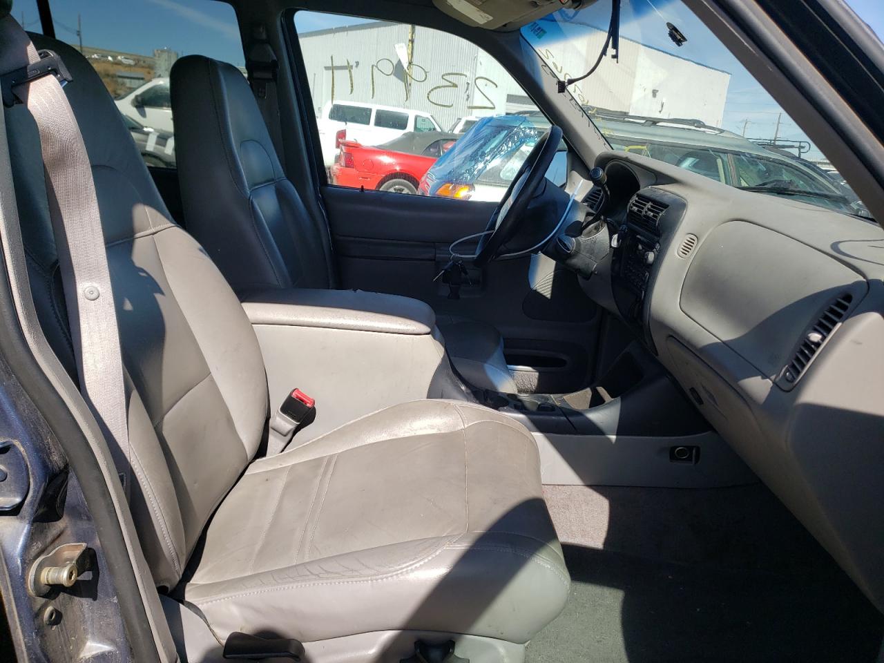 Photo 5 from auction – 1999 FORD EXPLORER with VIN 1FMZU34E9XZB96332