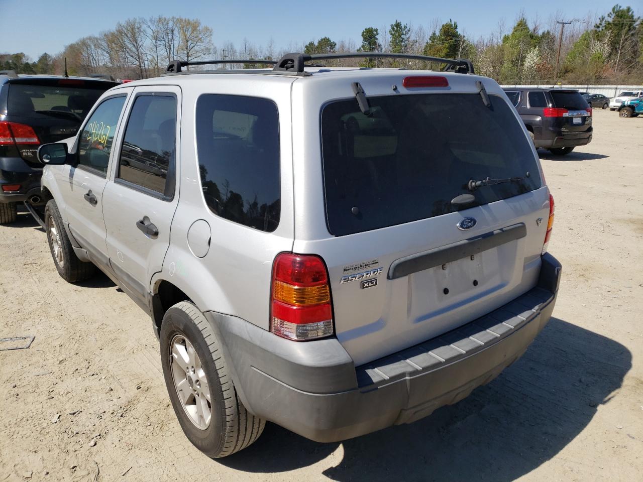 Photo 3 from auction – 2005 FORD ESCAPE XLT with VIN 1FMYU93175KD39118