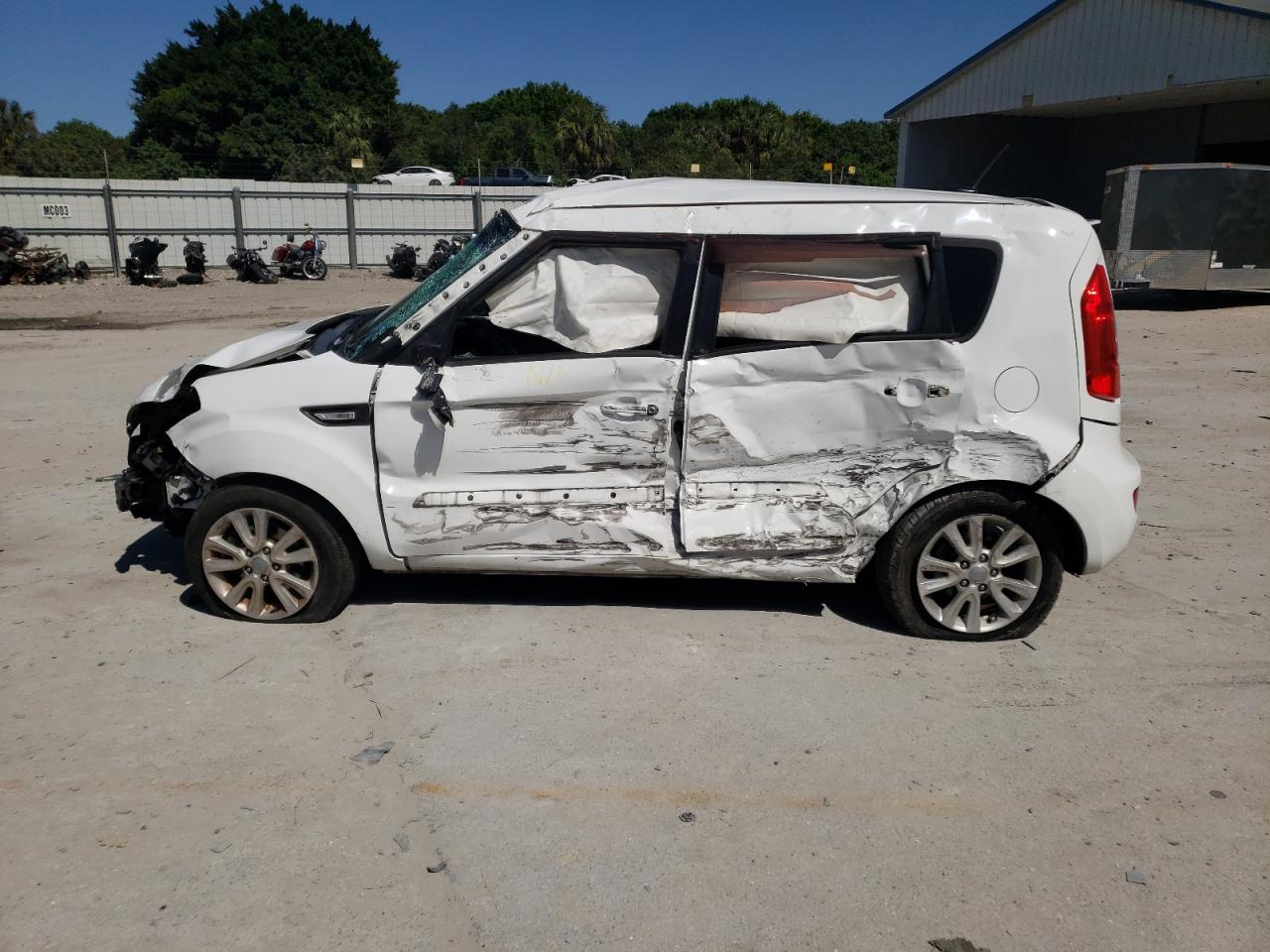 Photo 9 from auction – 2013 KIA SOUL with VIN KNDJT2A53D7775942