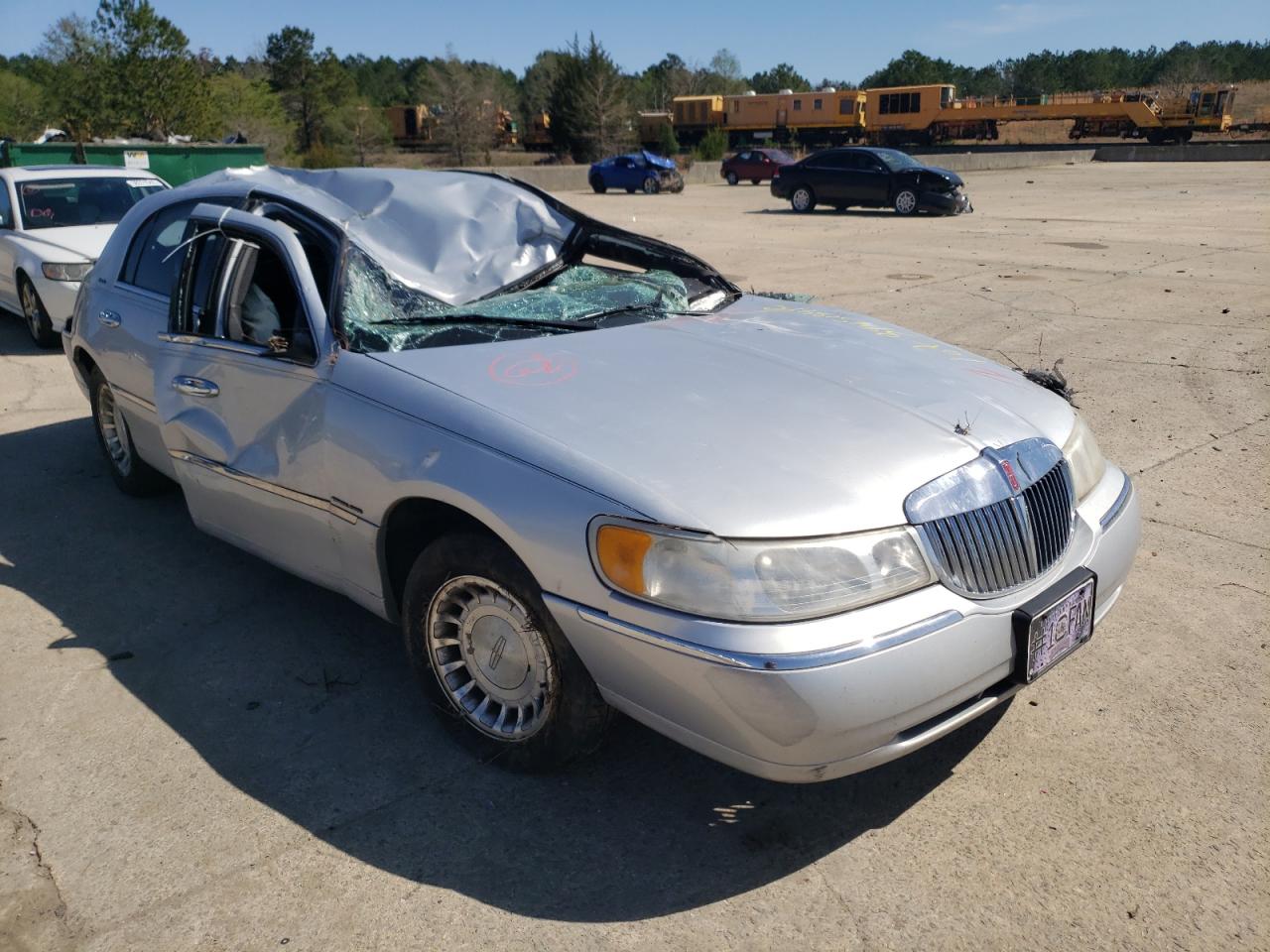 LINCOLN TOWN CAR E 2001 with VIN 1LNHM81W31Y691581 - Photo from auction