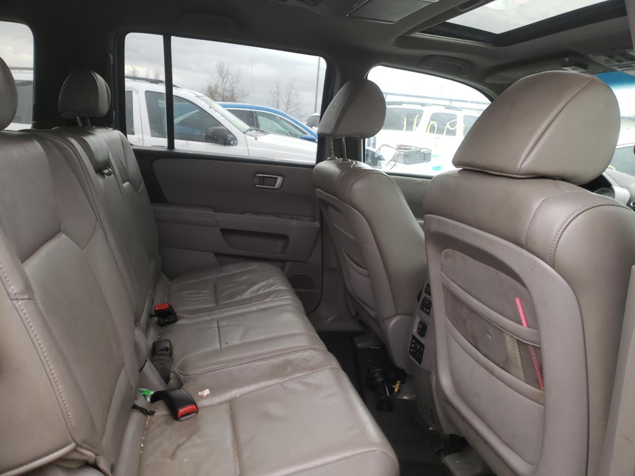Photo 6 from auction – 2010 HONDA PILOT EXL with VIN 5FNYF4H61AB021931