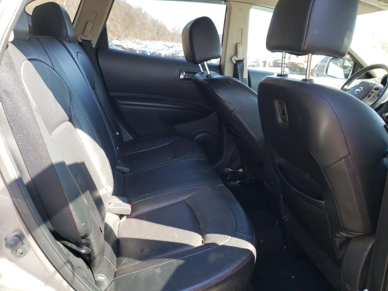 Photo 6 from auction – 2011 NISSAN ROGUE S with VIN JN8AS5MV2BW670879