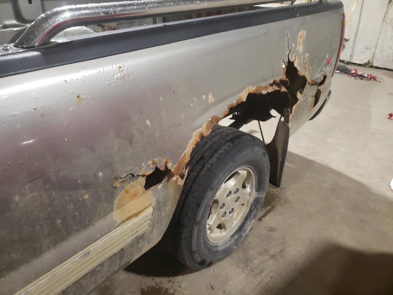 Photo 9 from auction – 2002 CHEVROLET SILVERADO with VIN 1GCEK14VX2Z244507