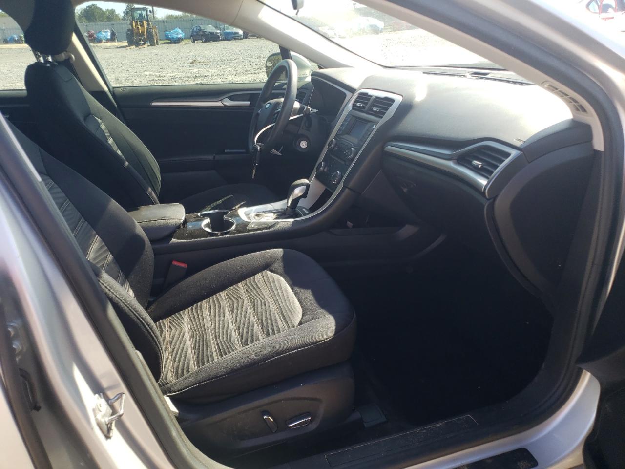 Photo 5 from auction – 2016 FORD FUSION SE with VIN 3FA6P0H78GR316737