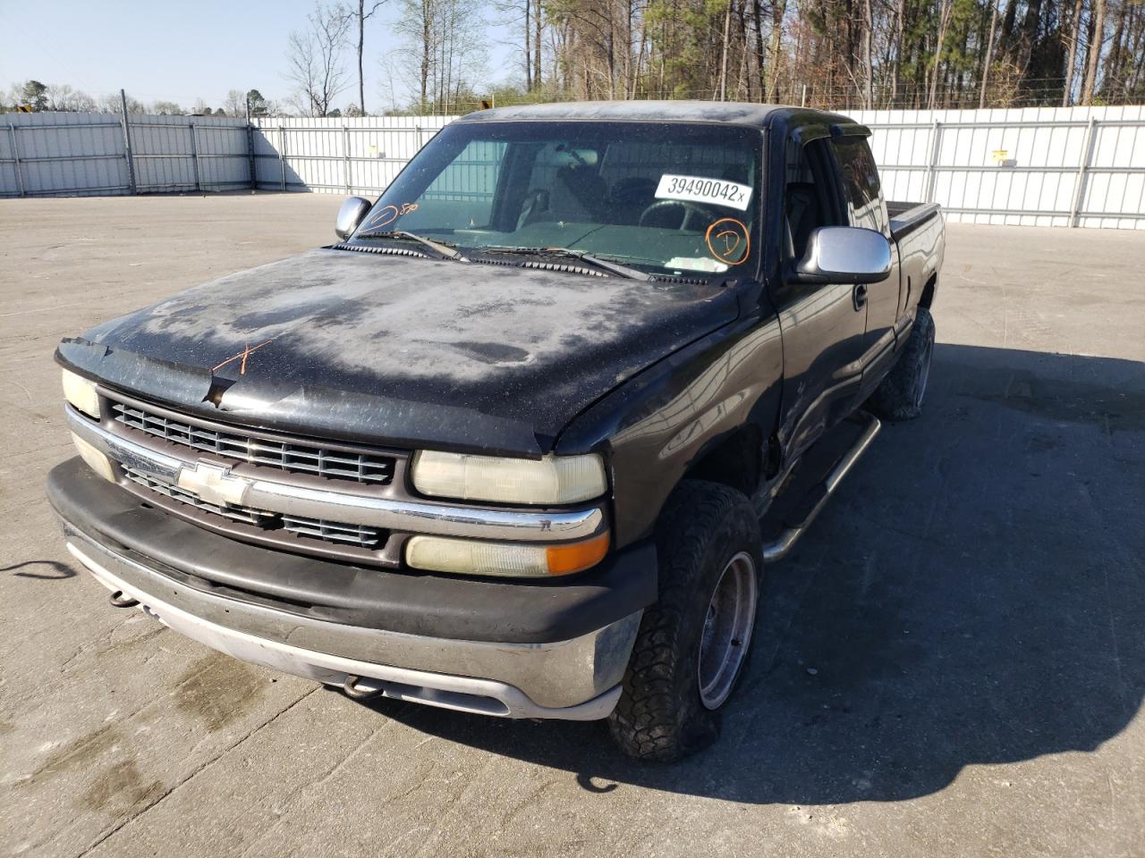 Photo 2 from auction – 2000 CHEVROLET SILVERADO with VIN 1GCEK19T6YE282369