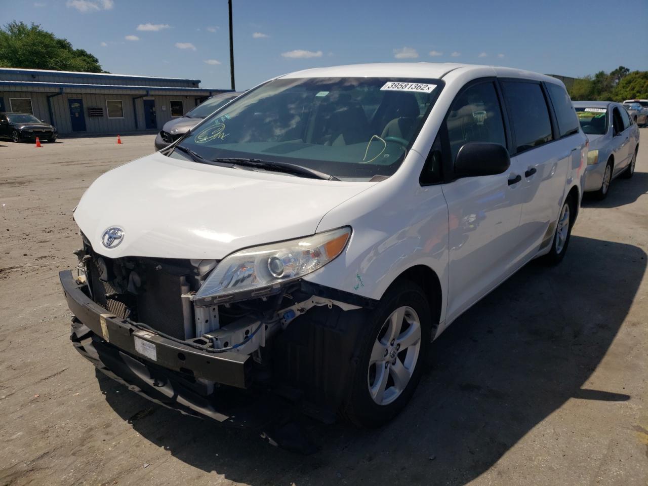 Фото 2 с аукциона – 2012 TOYOTA SIENNA BAS с VIN 5TDKA3DC1CS011926