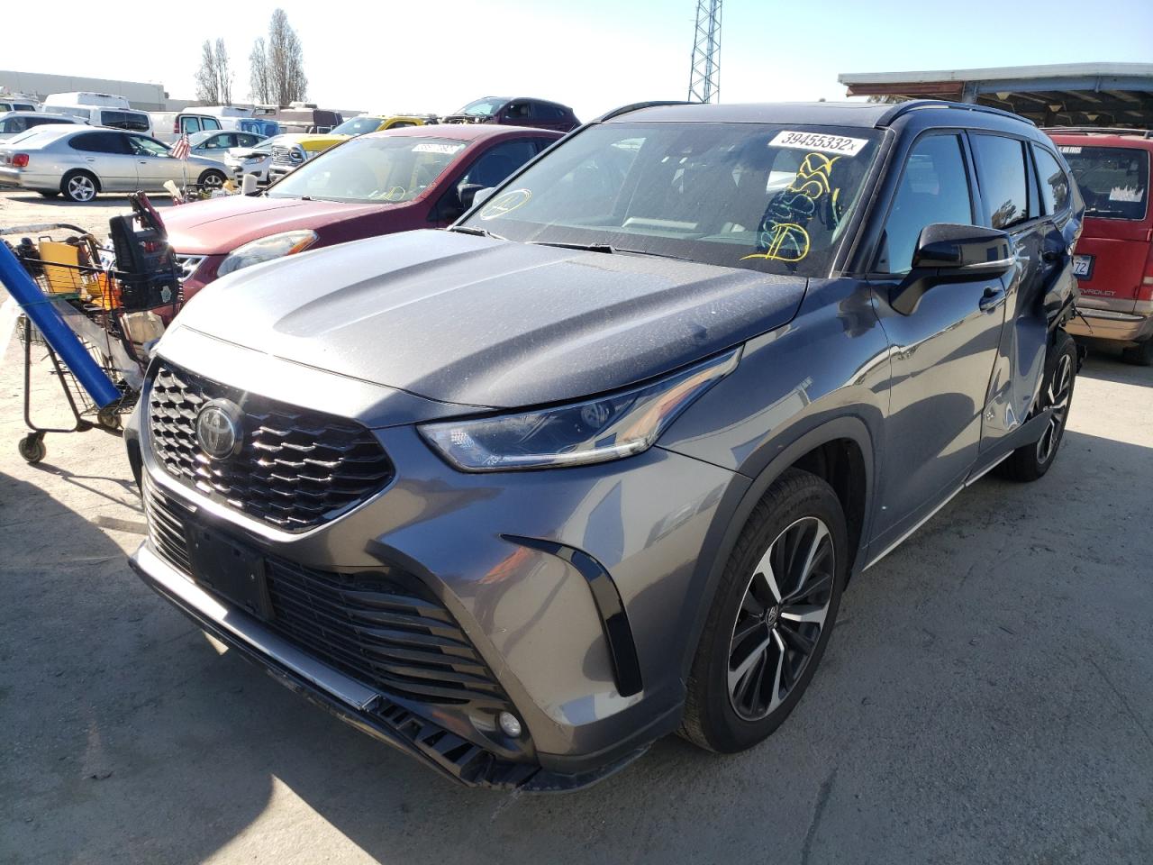 Photo 2 from auction – 2021 TOYOTA HIGHLANDER with VIN 5TDJZRAH3MS045326