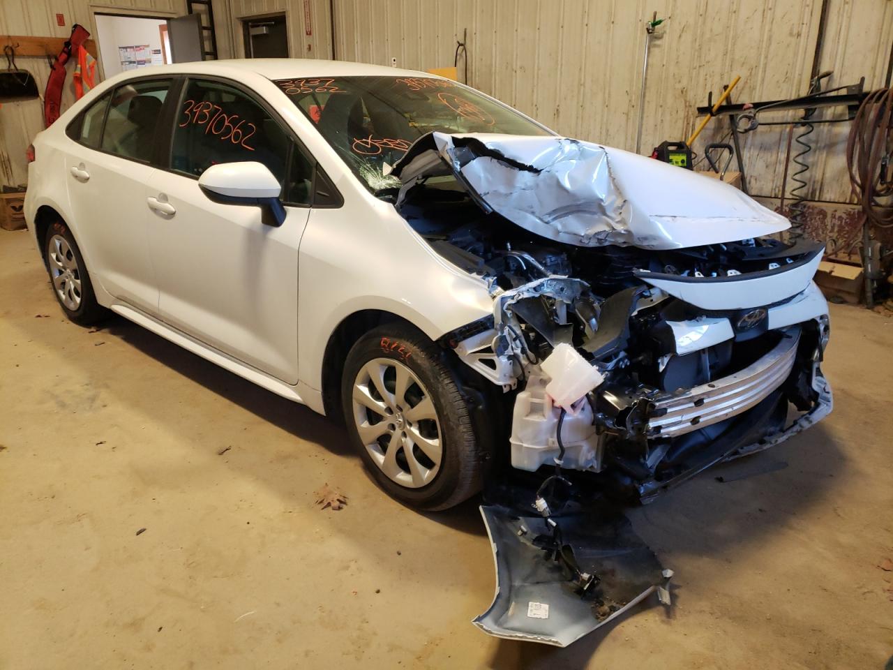 TOYOTA COROLLA LE 2020 with VIN 5YFEPRAE4LP056145 - Photo from auction