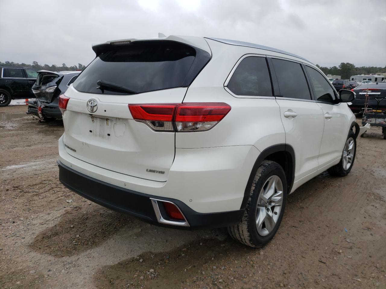 Photo 4 from auction – 2018 TOYOTA HIGHLANDER with VIN 5TDYZRFH9JS283426