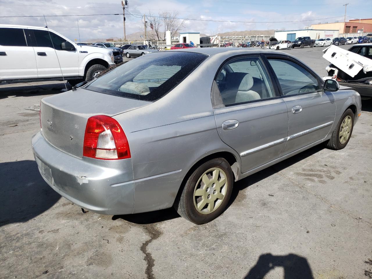 Photo 4 from auction – 2002 KIA SPECTRA GS with VIN KNAFB161325061162